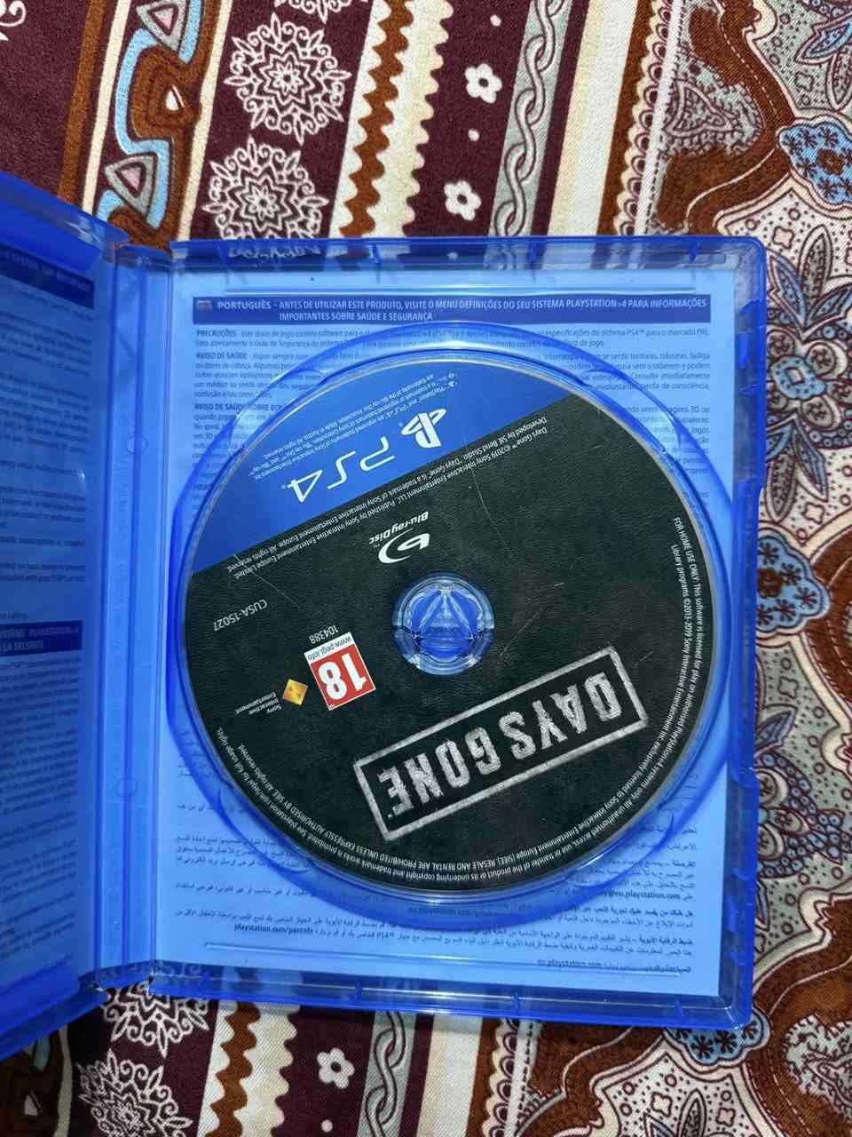 السلام عليكم قرص ايام مضت ( days gone ) عربي دبلجه وليس ترجمه يعني يتكلمون عربي القرص نفضيف مثل ما موضح كدامك مرايه تشوف نفسك بيه بس بيه شخوط خفيف كلششش بس امان الله شغال  رايده بسعر 20 الف وتره جاي يبوعنه اكثر من 25 الف وروح شوف ودور مكاني بغداد حي العامل مقابيل البيت الياباني ولي يكول جاي تغني خلي يروح يشوف سعره وهذا رقمي ***********
