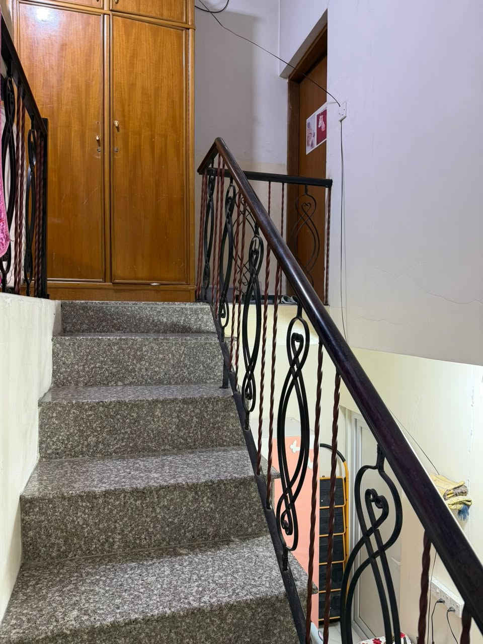 بيت للبيع مساحة ٦٢ متر واجهة ٤.٧٥ نزال ١٣
العنوان حي القاهرة حي المعلمين📍
يحتوي على صالة مطبخ خدمات 
طابق ثاني غرفتين نوم
الطابق الثالث  غرفة نوم  
للاستفسار الاتصال : ***********☎️
