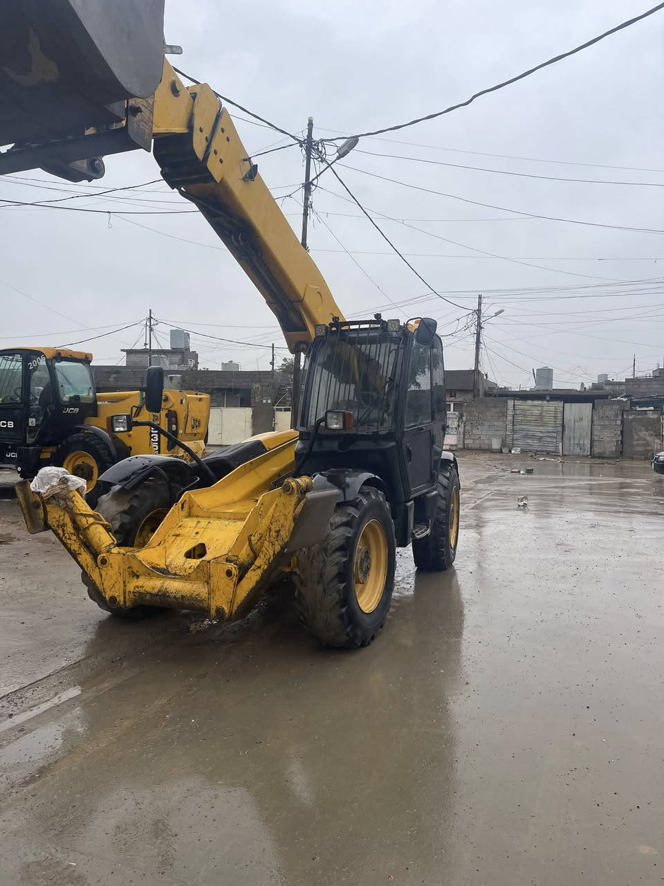 السلام عليكم رافعه شفل للبيع 2007 فوول عادي ويل 25 محرك كير ب الشرط الاستفسار اتصال على الرقم ***********
