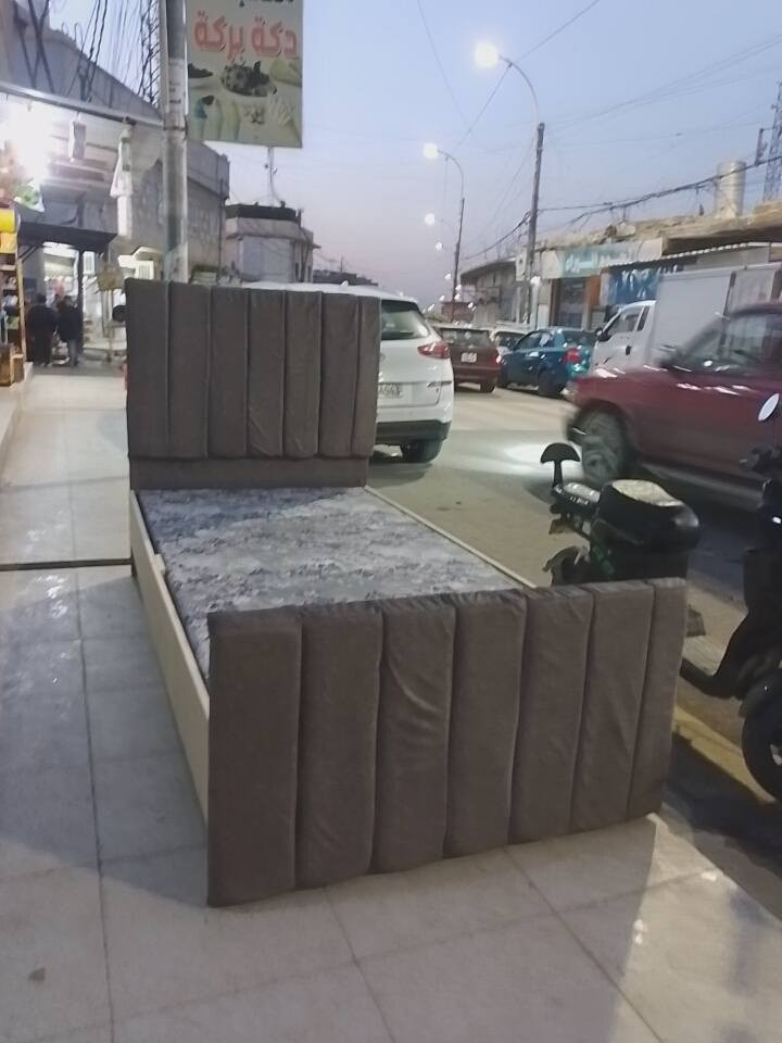 تخت مدوشم اسفنج مميز 6 رجلين السعر 135 العنوان موصل ايمن شارع دكه بركه مقابل بورصة الكفاح ‏‪***********‬‏
