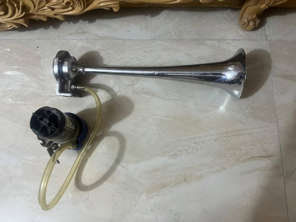 سلام عليكم مرخصت الادمن تجوه بوليس اصلي مال تفصيخ بحاله الوكاله من الحاويه سعر خاص 

وهذا البوق اصلي ومعروفه الشركه مالته ميحتاج اشرح عنه اصلي اصلي اصلي هوه والماطور مالته 

سعر خاص رقم الجوال ***********
