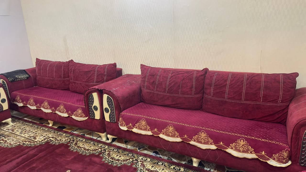 تخم  تركي خشب بلوك نظيف سرير ومخزن  قياس المقعد ٩٠ حجم كبير  وكعدته مريحة     سعره ٦٥٠ بيه مجال بسيط


**إذا كنت صاحب هذا الإعلان وتريد حذفه لأي سبب، رجاءا أرسل رسالة إلى الدعم الفني**