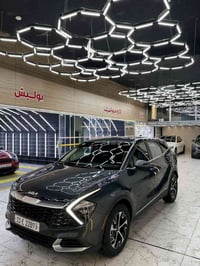 للبيع كيا سبورتج وارد امريكي موديل 2023 ماشية 19 الف ميل  حادث جداً بس...