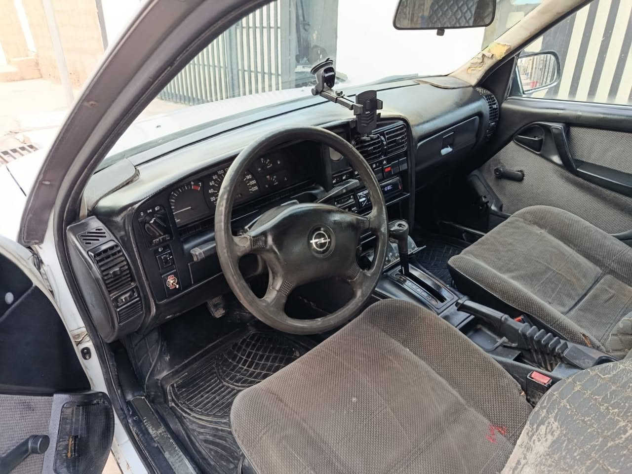 ئوپل ئومیگا مودیل 1992 گیر و محرك بەتە محرك بی بوخار سنویە 2030 هزە جدید رقم المانی رقم سلیمانیە سلایت بدون تبرید عنوان کرکوك سعر 36   😂***********   ***********
