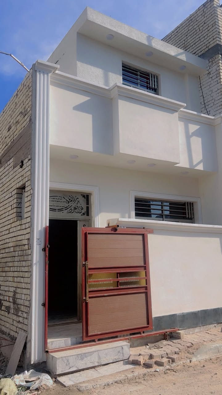 السلام عليكم الاتصال على ابو البيت اني وسيطه فقط
بيت للايجار بيت بنيه فرع 26 مساحه 50 طابق واحد
 يحتوي على حولي مطبخ وترك وخدمات وغرفه نوم + غرفه اخشاب تؤجر مع البيت 
سعر الايجار 400 ول عائله زغيره ولو زحمه
الاتصال على ابو البيت 
 واتساب  ***********
