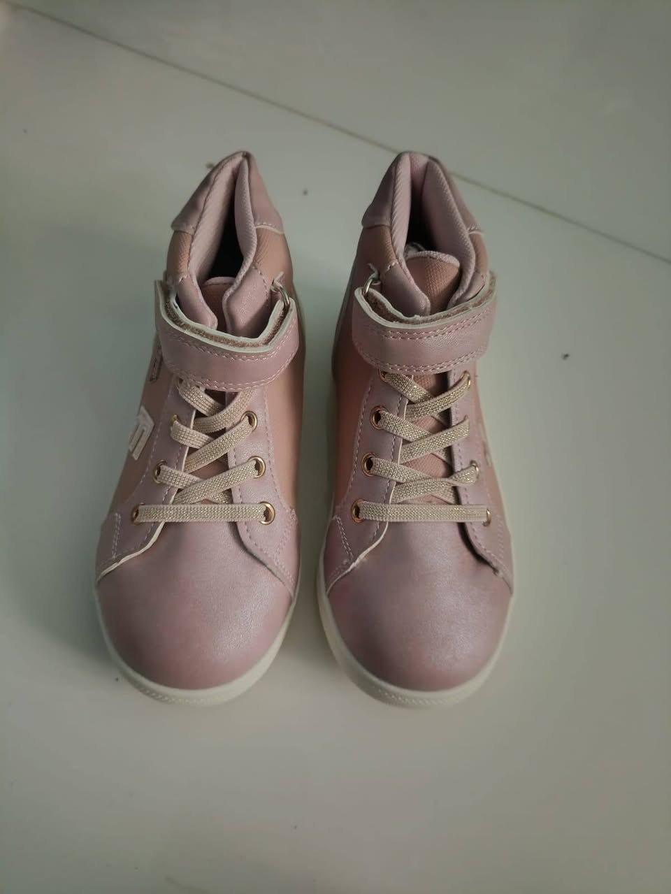 السلام عليكم  احذيه شي ان عنوان المحل ابي غرق السوك مقابل مجمع الحسين الطبي مجاور  ابو الالبان فرع المخبز الاتصال *********** اهلا وسهلا يوجد توصيل
