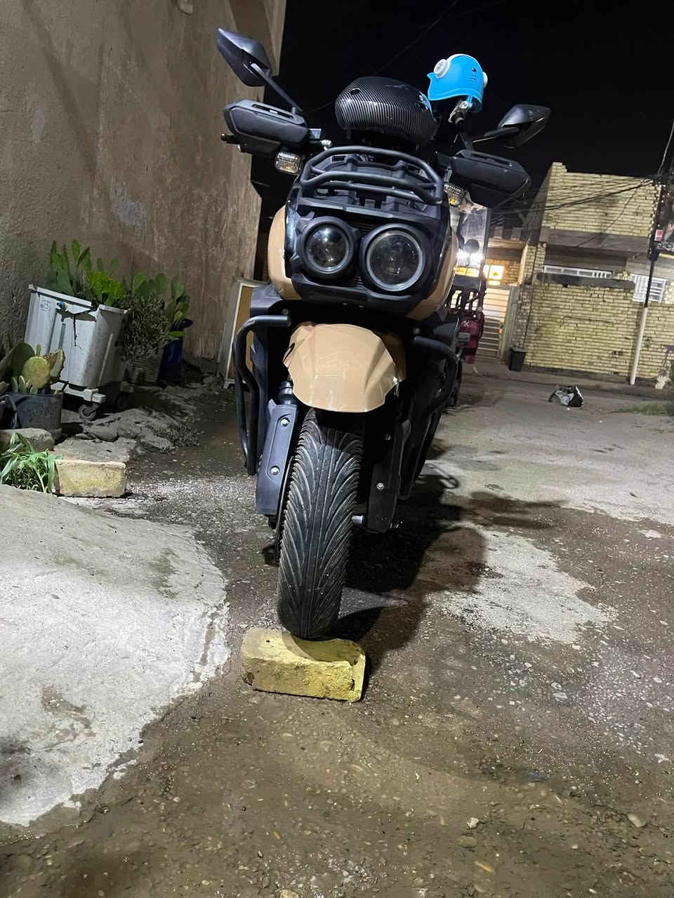دراجه شحن جديده اقل ألسنه عندي وبطاريات نضيفه ودراجه نضيفه ممتعوبه سرعه الدراجه ١٢٠ و٤ سرع بيها ودبل إشاره وبيها بصمات اثنين ولتواصل ع هذا الرقم
***********
