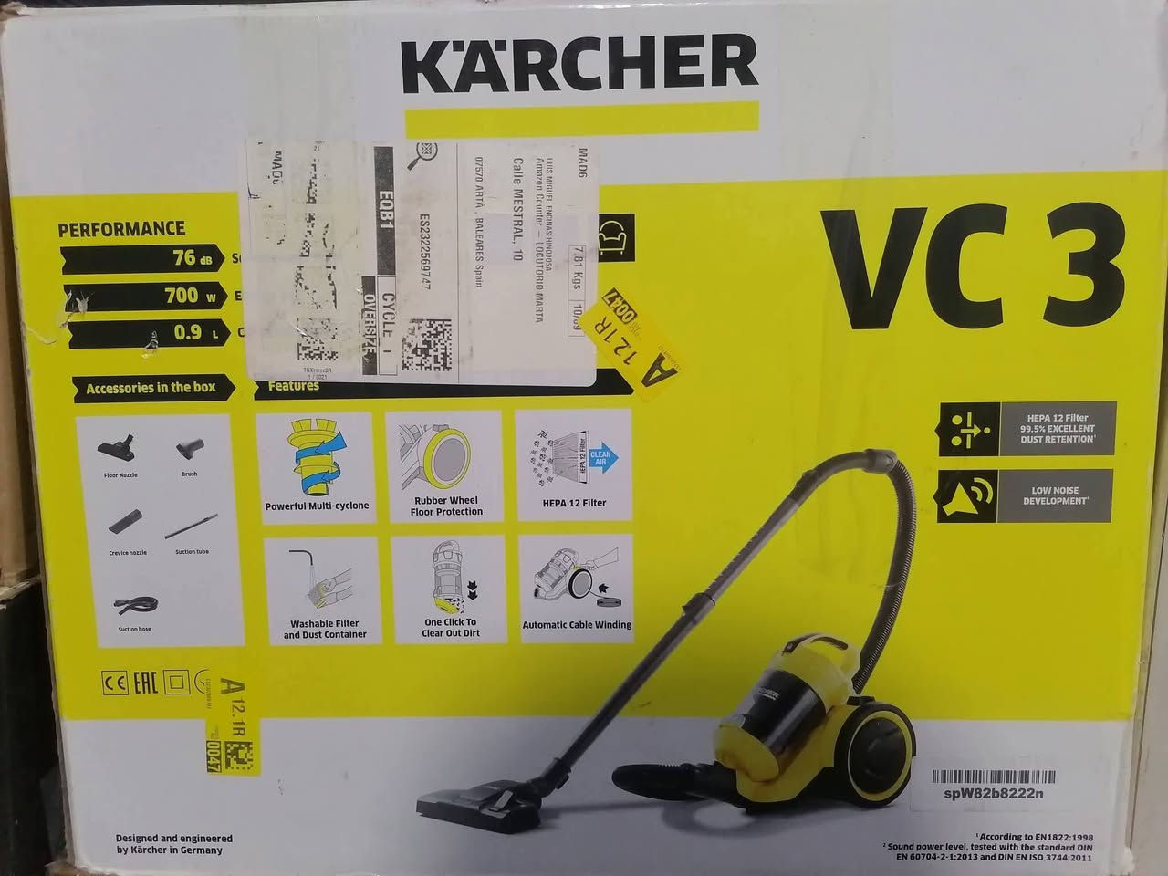 مكنسة كهربائية من نوع Kärcher VC 3. إليك أهم مواصفاتها ومميزاتها:
تقنية التنظيف: تعمل بتقنية الإعصار المتعدد (Multi-Cyclone) ولا تحتاج إلى أكياس. 
القوة: تأتي بمحرك بقوة تصل إلى 1100 واط.  
الفلاتر: مجهزة بفلتر HEPA لحجز أدق جزيئات الغبار.


**إذا كنت صاحب هذا الإعلان وتريد حذفه لأي سبب، رجاءا أرسل رسالة إلى الدعم الفني**