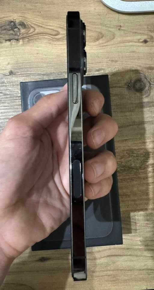 سلام عليكم
للبيع : iPhone 13 Pro Max 

 اسود بطارية 78% - 256GB

مبدل شاشة اصلية من ابل 

مبدل كاميرا اصلية من ابل 

جهاز نظيف جداً 

سعر : 600 بي مجال بسيط 

للتواصل : *********** واتساب فقط
