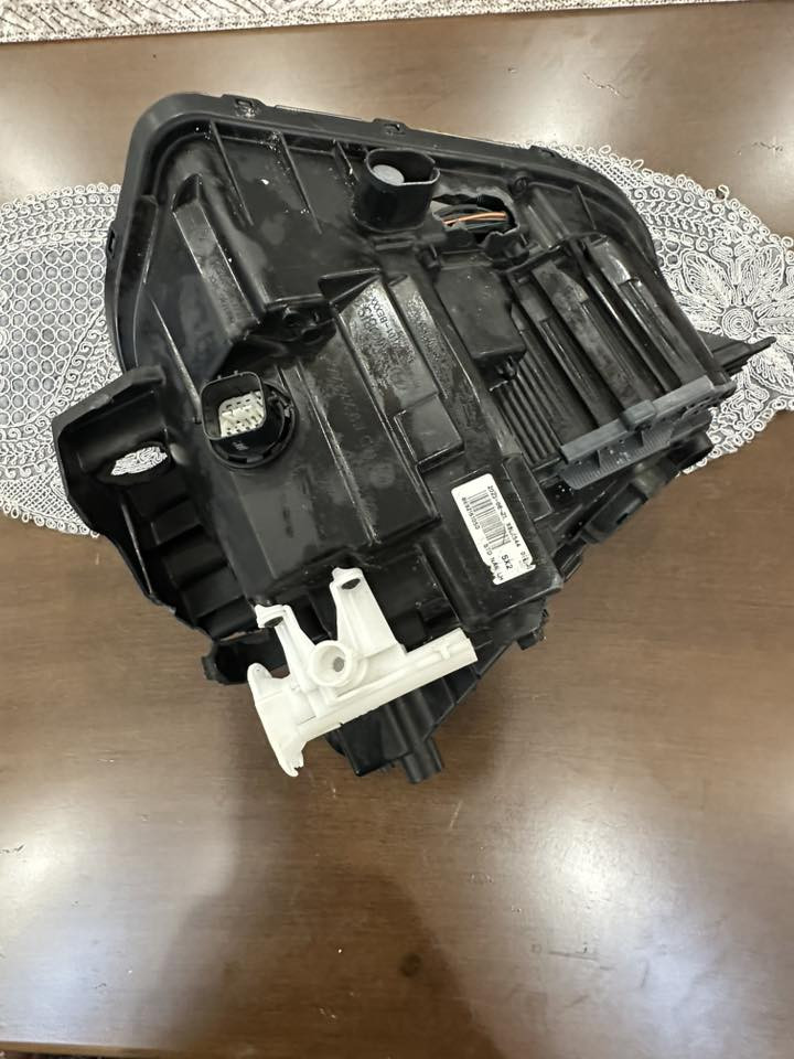 سلام عليكم 
ماصده كونا ايسر صفحة السايق 
بيها ضرر خفيف 
للتواصل ***********
يوجد توصيل كافه المحافظات
