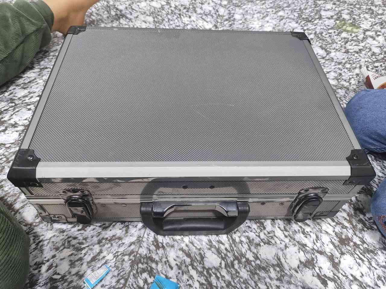 السلام عليكم 
عده كامله امزون 
ودريل كامل امزون 
اثنينهم بسعر 75 مكاني حله يوجد توصيل


**إذا كنت صاحب هذا الإعلان وتريد حذفه لأي سبب، رجاءا أرسل رسالة إلى الدعم الفني**