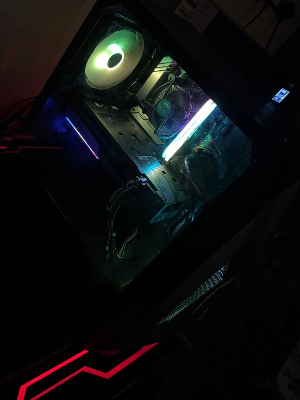 Gpu:  geforce RTX 3060 TI 8 giga vram . 
Cpu: Intel i5 10400F . 
Ram: 16 giga ddr4 3200 Lexar 
motherboard : Asus H510-A . 
Storage:Hdd 1tb .Ssd 128GB . 
Power supply : Thermaltake litepower 650W 
. Case Gamedias 2 Rgb fans.cooler: Air cooler

السعر 800 الف 

***********
مكاني واسط الكوت توصيل موجود
