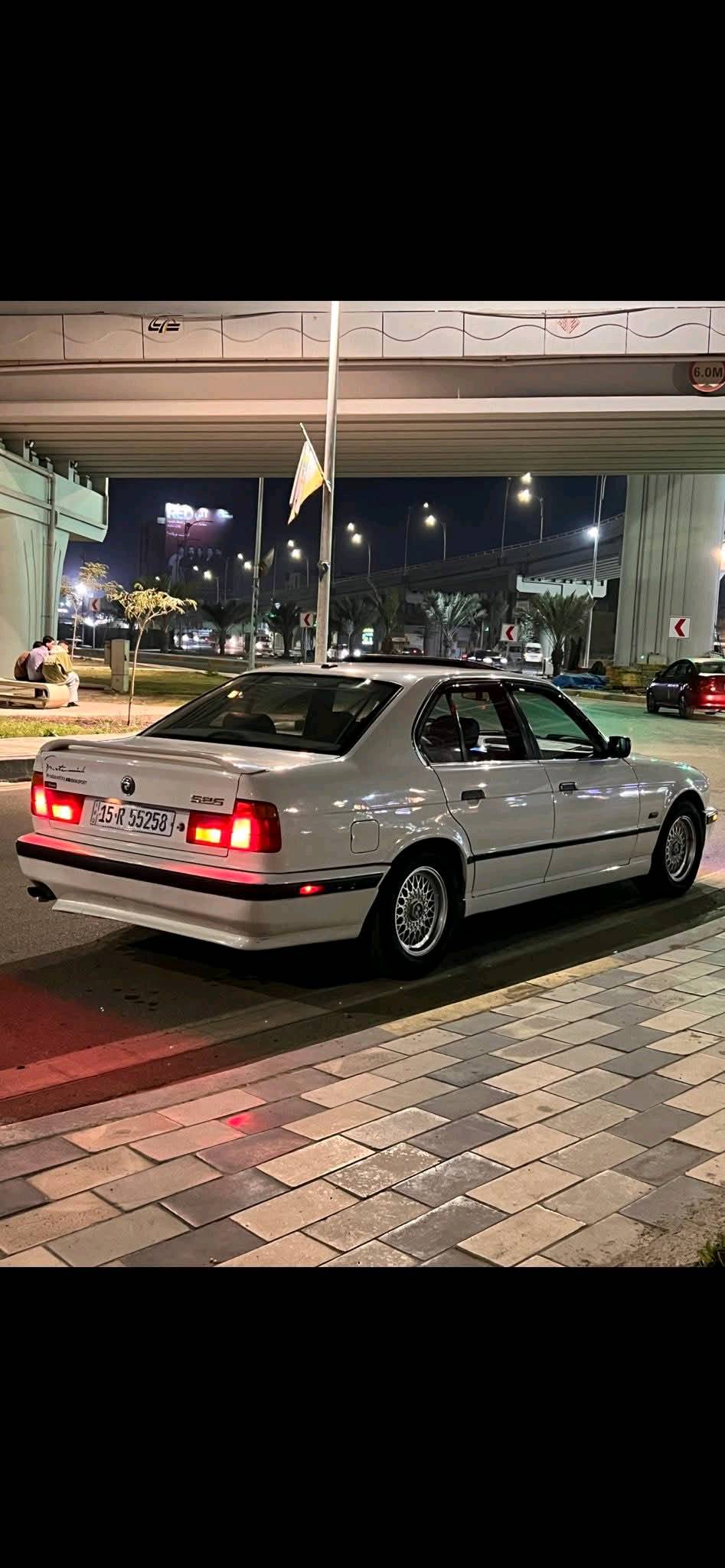 السلام عليكم 

 بي ام 525 فانوس موديل 1991 للبيع او مراوس وارد امريكي حادث جاملغ امامي فقط صبغ عام جماليه السياره احلى من الصور بهواي
كير محرك مكفولات
السياره فول مواصفات
فتحه
بجم عريض
دعامياتm امامي خلفي
تلفون بلاد
كراسي كهرباء فول تحكم
تجاوي كهرباء
تدفئه كشنات
جام اربعه كهرباء
مري منفصل كهرباء
برده خلفيه كهرباء
دبل ايرباك
دمام صندوك اصلي
ويل خليه جديد اصلي
سنتر لوك
جام كهرباء 4
لايت زنون عالي
شاشه كامره دواره امامي خلفي
كهربائيات شغاله بيها ملاحظات كلش بسيطه 
وباب عكس السايق يراد فقط كيلون 
والجام الخلفي عكس السايق ما ينزل تصليحه بسيط 
تبريد منضومه جديده كامله بس بنهاية الصيف الكمبريسر صار بي صوت
السياره جاهزه صدر بي ملاحضات بسيطه بل امامي الخلفي جديد
رقم انبار دولي الجديد  تحويل ثاني يوم مشروع وطني السعر 75 وبيها مجال حك الجيه 
العنوان بغداد الدوره 
***********
