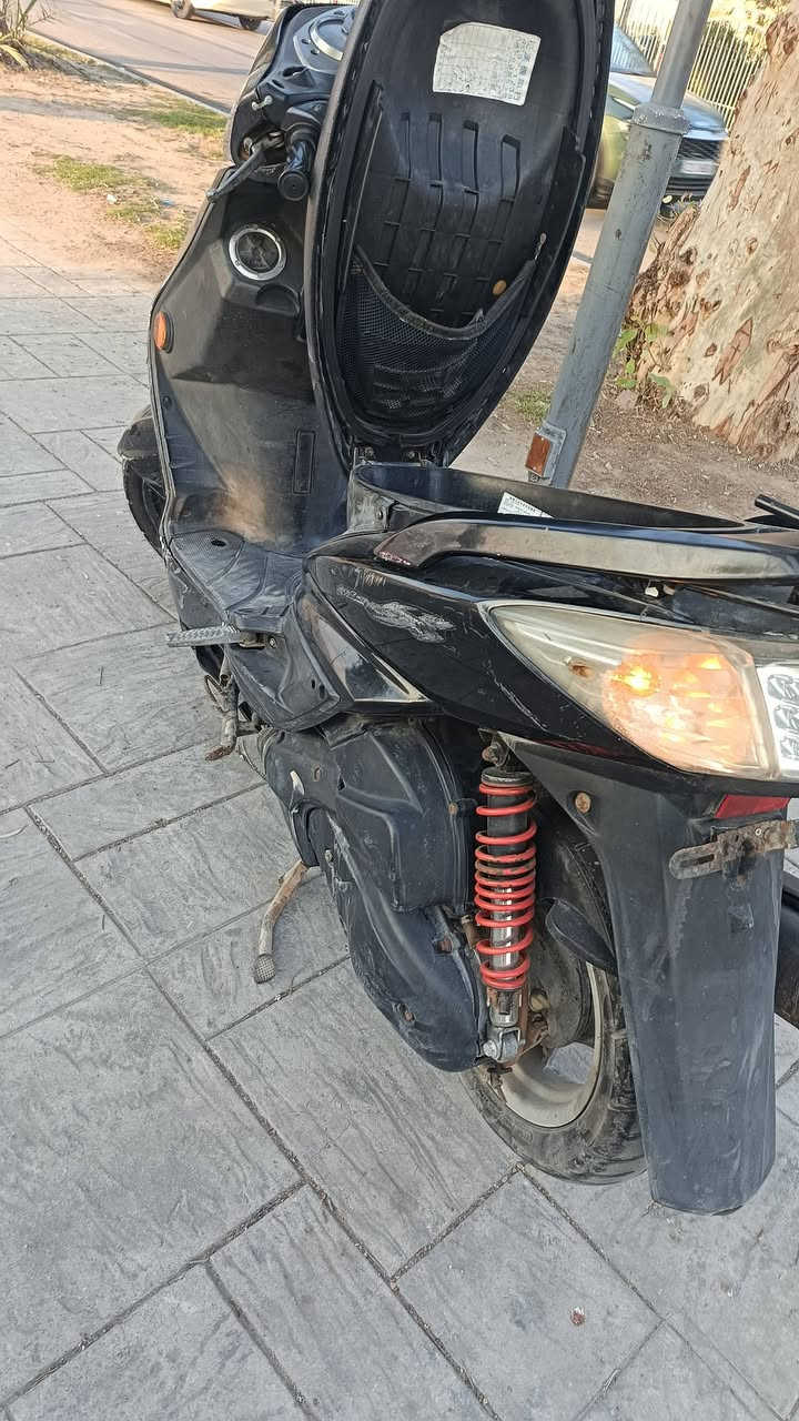 سلام عليكم ورحمه الله
سكنز فحل نوزل طلعات اسود 
دراجه مناقصه شي كهربايات كله شغاله بيه لايت ابيض اصلي +شناطه وسبايه وباتري اضافي 
دراجه نضيفه 
رقم الهاتف ***********
العنوان الكاظميه شارع 60
السعر مليون وميه
