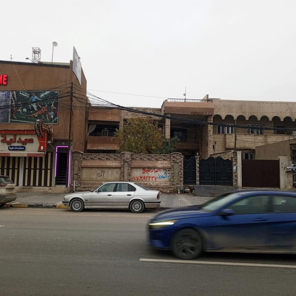 🔶دار تجاري للبيع حي البكر على سادين 🔶
🔶   المساحة 358 م 2 🔶 الواجهه 12 م  🔶

🔶 طابقين استقبال وهولين و7 غرف  نوم  ومطبخ وصحيات 3 للتواصل الرقم ‭***********‬
