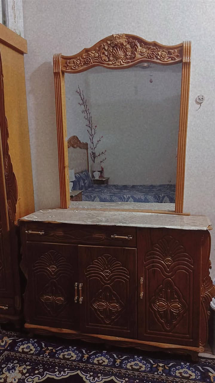 سلام عليكم غرفه اخشاب عراقيه للبيع للستفسار واتساب ***********
