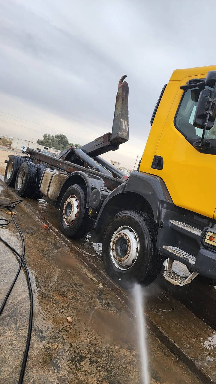 رافعة حاويات البيع جاهزه من كلشي تشتغل ابخطهه رقم واسط انكليزي ***********
