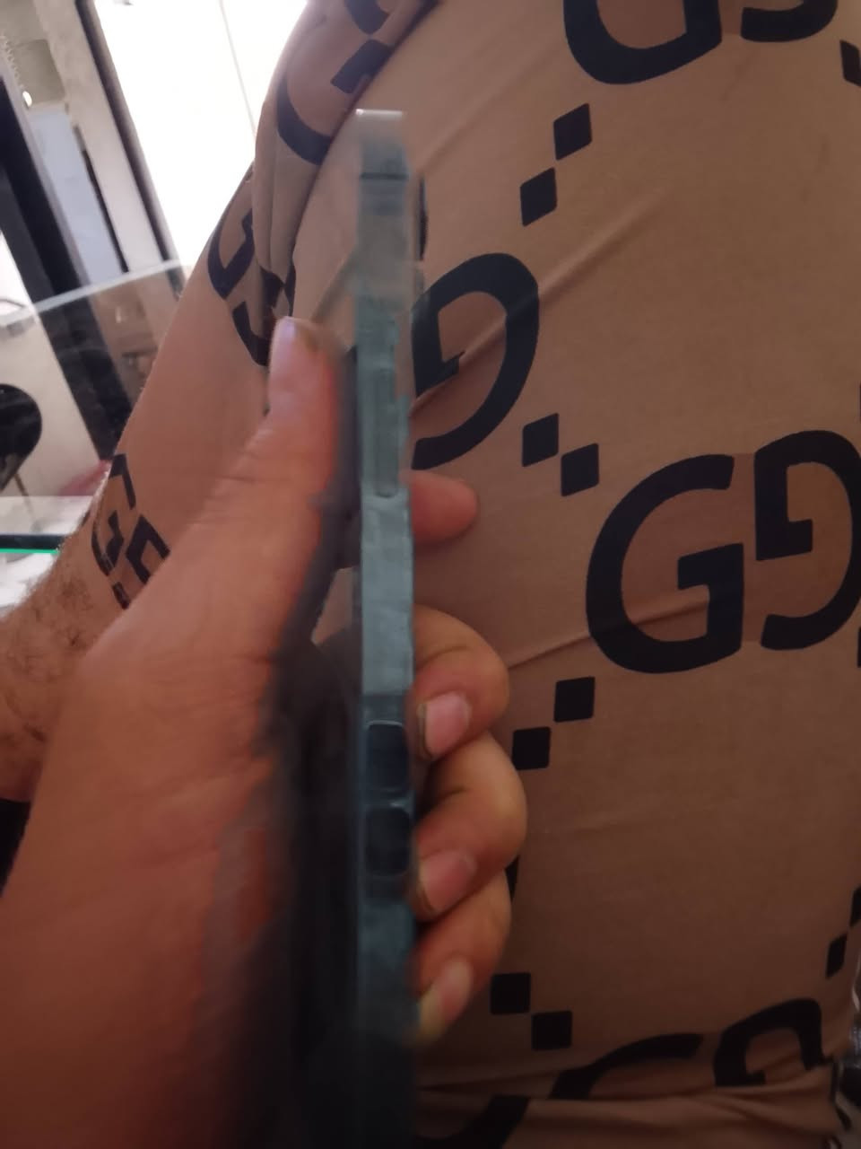 للبيع او مواوس ايفون 12برو ماكس
جهاز وتر انطيك شرط ما مفتوح 
ذاكره 256بطاريه78 لو ازرك نضيف حيل 
*********** اتصال
