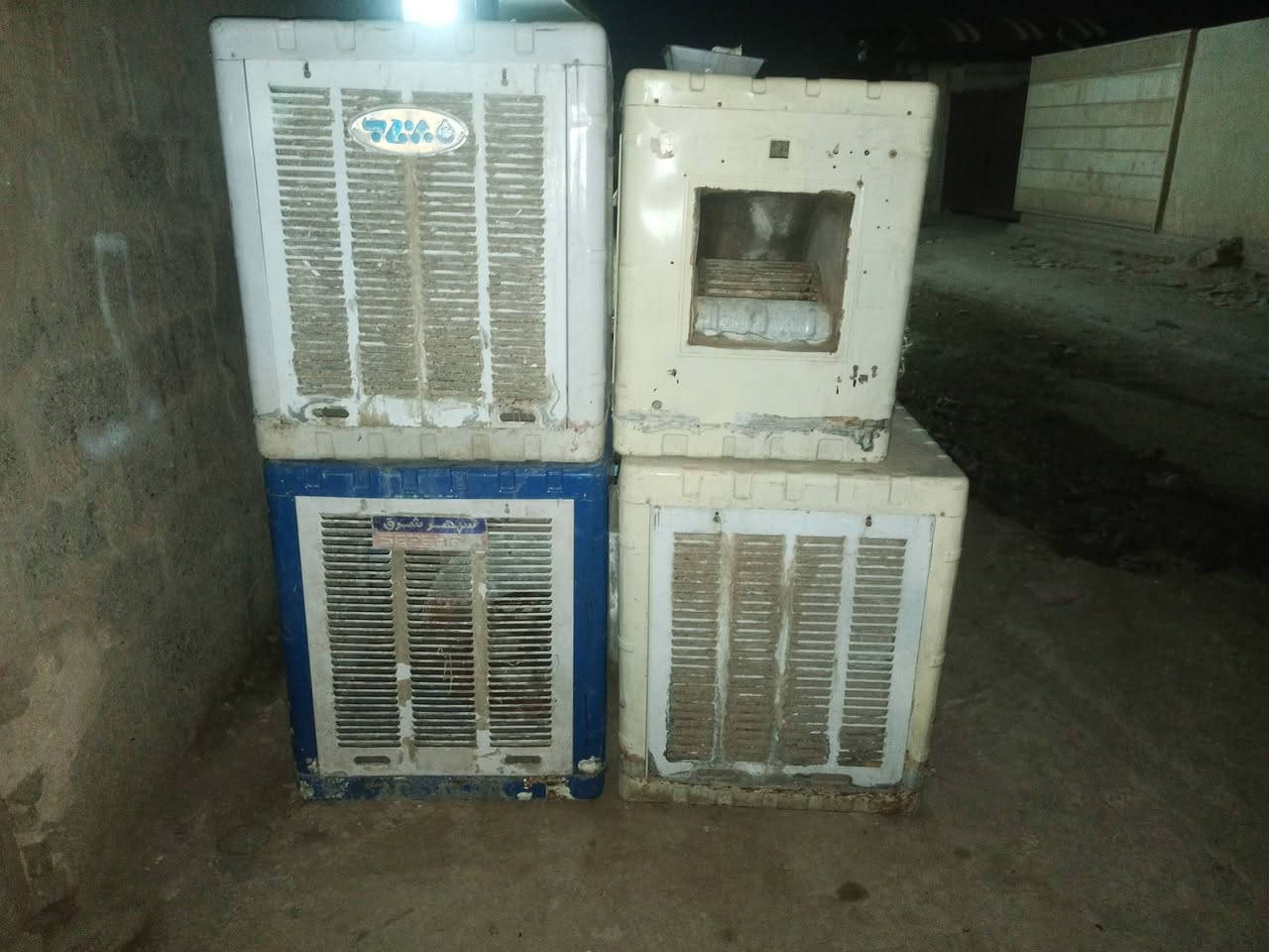 ثلاجات للبيع نضافه 80 بلميه سعر الزغيره 75 الف شرط الشغل معى ضمان شهر سعر الوسط 140الف شرط الشغل معى ضمان شهر سعر الجبيىره 225الف معى ضمان شهر 
مبردات السعر 60الف شرط الشغل جاي ابيع جوه السوك واني ادري بعد كم اسبوع يصير سعر المبرده 75الف والله لحكو قبل لايخلصن العنوان النهروان شارع المستشفى اول فرع ع يمنه وره المضمد سيد شاكر قرب مدرسه البنات وتسابي ***********
