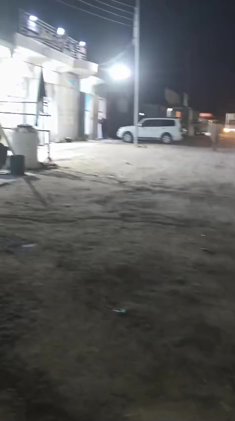 سلام عليكم بيت للبيع عد ال معالي مساحه 150 بيه غرفتين ومطبخ وبراني صحيات داخلي وخارجي قريب عل شارع العام  سعره 60 وبيه مجال  والي يريد يستفسر اكثر يتصل عل هذه رقم   ***********
