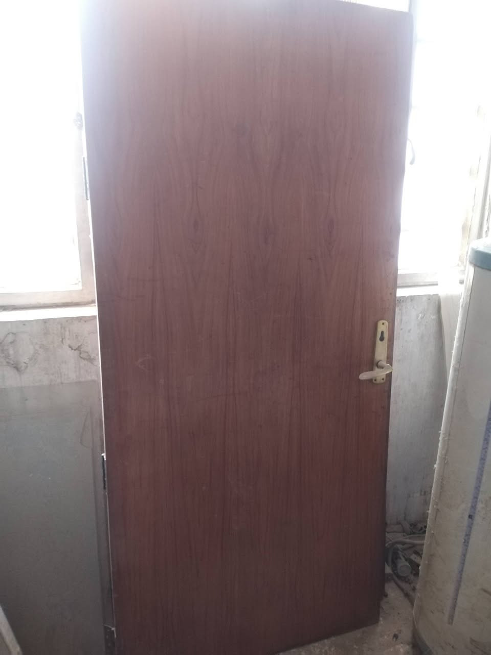 أبواب للبيع بغداد حي الجهاد اتصال *********** بو المنيوم قاصة مع جرجوبة ٩٥ في ٢ متر الخشب مع جرجوبة واحد متر. في ٢ متر ا
