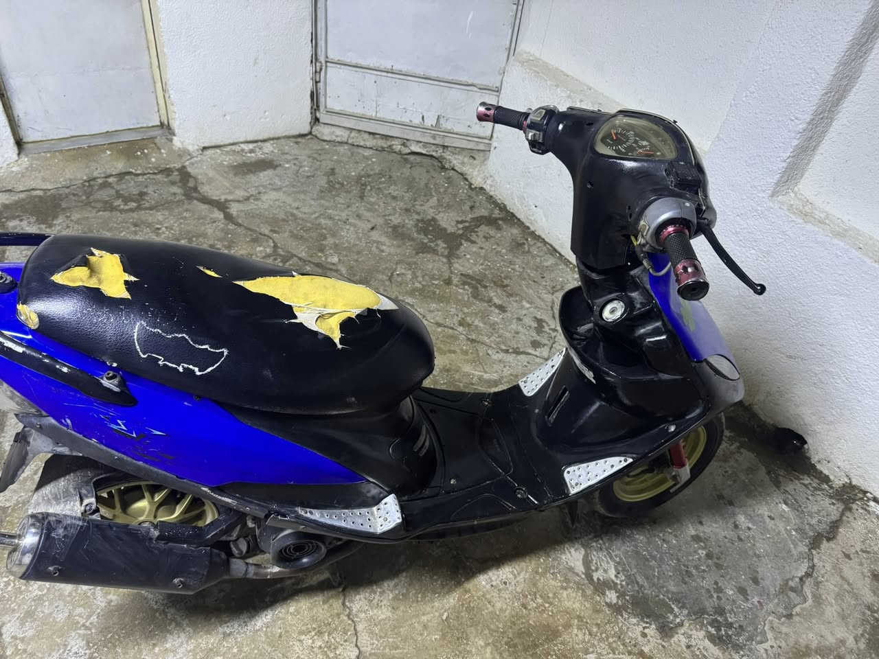 للبيع دراجة ماكس عدلة مبدل فقط الكور  والدراجة مكينة ناعمة ونظيفة وسعرها  425 الف وبيها مجال بسيط للشراي رقم الهاتف *********** 
عنوان بعقوبة قرب كراج بغداد
