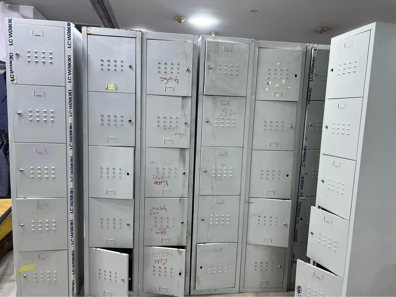 ٨ عدد لەو دۆلابانە بەردەستە قیاسی هەر دەرگایەک ٤٠بە ٤٠ هەر کەس خوازیارە بە نرخێکی گونجاو بەردەستە أربيل, العراق


**إذا كنت صاحب هذا الإعلان وتريد حذفه لأي سبب، رجاءا أرسل رسالة إلى الدعم الفني**