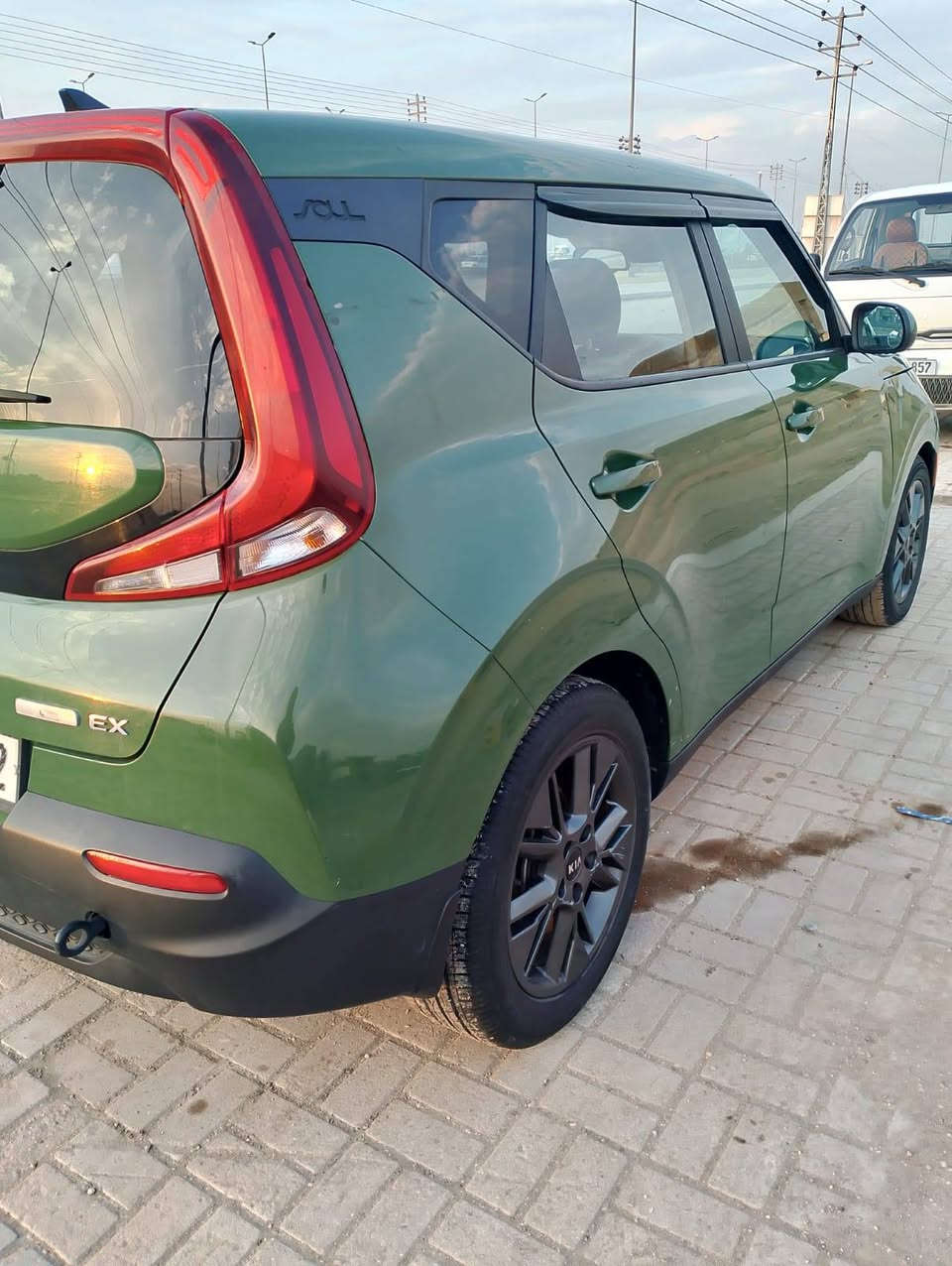 السلام عليكم للبيع كيا صول ٢٠٢١ رقم كربلاء بأسمي السياره جديده وجاهزه ماشيه ٥٩ جاملغ مبدل نفس الون وصبغ دعاميه اماميه فقط السياره فول ١/١ شنو بالك موجود  رادارات امامي وخلفي وجانبي  السعر ١٣٨ مكان السياره كربلاء للإستفسار ***********/ *********** (مكلف بالنشر )
