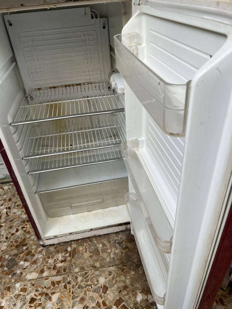 سلام عليكم ثلاجه كبيرة ما بيها اي ضرر شغالة فقط شويه بل سيباية بيها صدأ سعرها 300 الف بيها مجالل
 بغداد ضباط  يم معامل الكاشي  قريب المنتزه اي استفسار خاص


**إذا كنت صاحب هذا الإعلان وتريد حذفه لأي سبب، رجاءا أرسل رسالة إلى الدعم الفني**