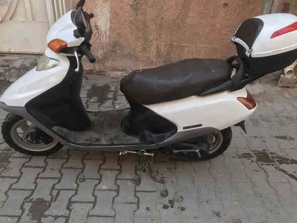 السلام عليكم سبيس ياباني مكينة ناعمة دراجة جاهزة من كل شي سلف هندر كهرباءيات كيجات قفل ستيرن قفل جنطة  دبلات تايرات بريكات بس الكفر الامامي مكسور ومصلح السعر 350 قفل مكان بغداد الاسكان ***********
