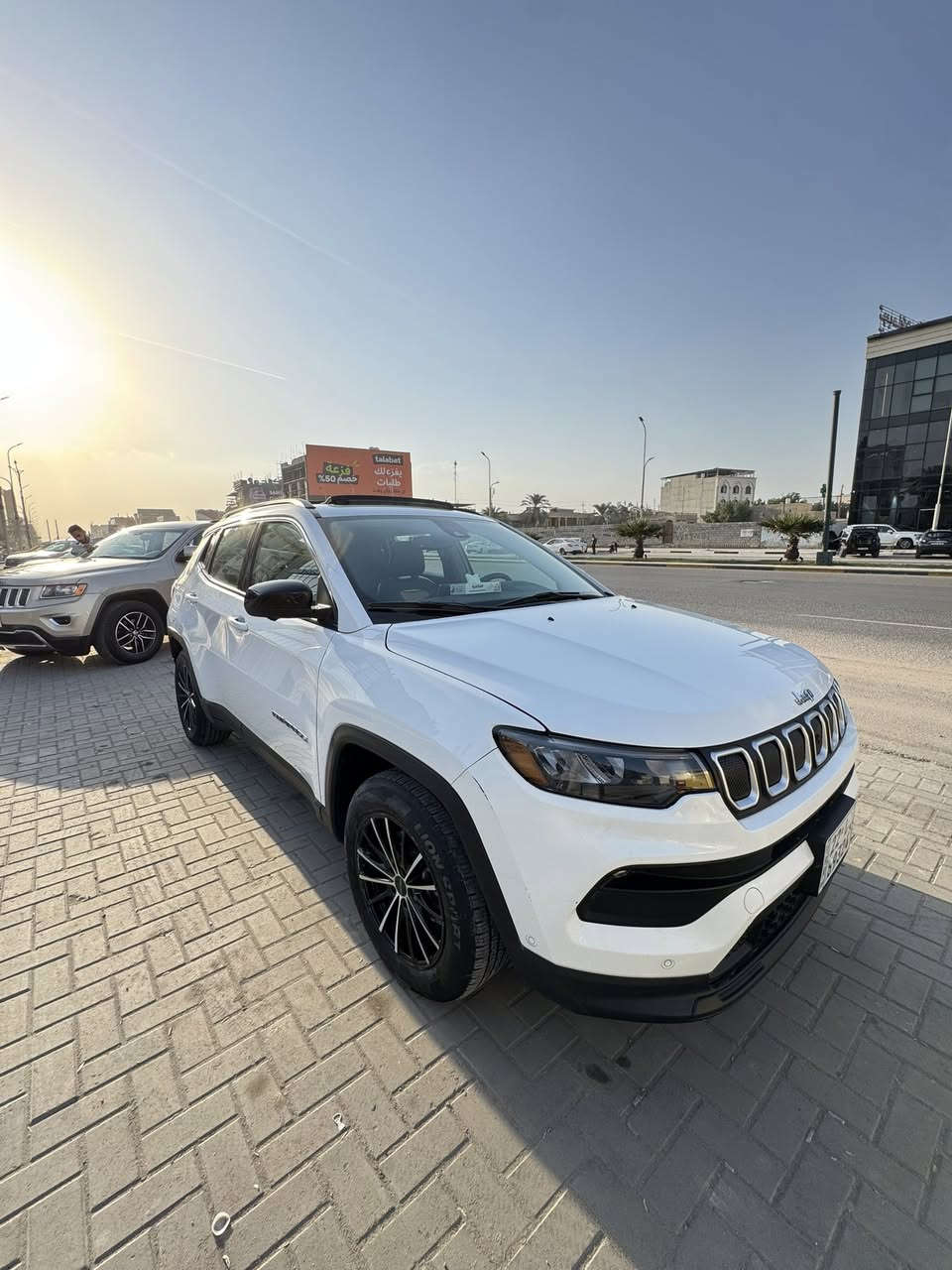 سلام عليكم 

جيب كومباس ٢٠٢٢ رقم أربيل الدولي باسم شركه تحويل او وكاله حسب الرغبه

ماشيه 58. الف كيلو 

السياره شنو مواصفات تلكي بيها فول الفول واحد على واحد 

رادارات جميع الجهات 

جنطه كهرباء 

كرسي كهرباء 

٣ انظمه قياده 

مكينه ٢٤٠٠ 

بنوراما على طول القماره 

والباقي كله معروف 

حادث كلش خفيف صندوق الخلفي فقط وصور الحادث منشوره  
مكان السياره بصره :العشار
السعر :167
هـ: ‭0773 061 9988‬
