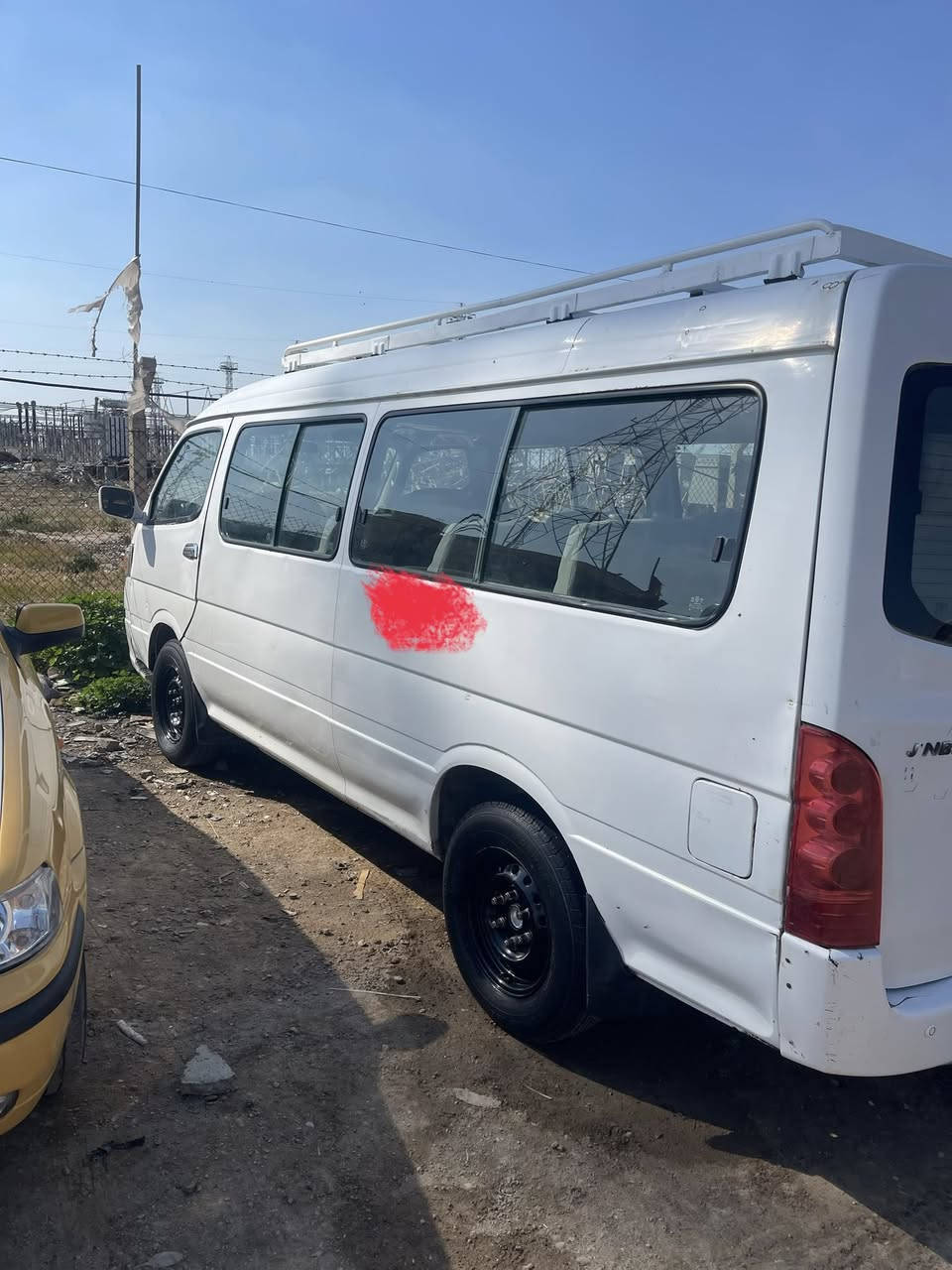 السلام عليكم جنبي 2015 مصفره من كلشي رقم بغداد نكليزي هزه جديده حتدثه ربع مال شوته وربع وره باب سلايت مبدل باب صدر بس باب سلايت مطبك زين عندي خياس باب سائق يم رمايد باب هم مطبك مضبوط موضح طخات بل خط احمر شبر بل طويله صبغ مكينه مكفوله سعره 68 بيه مجال ***********
