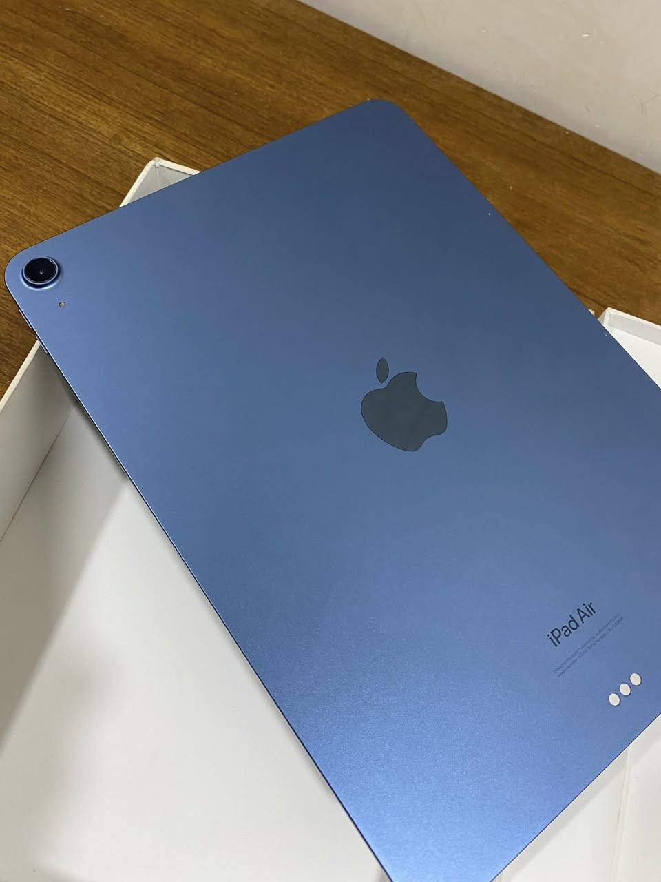 سلام عليكم
ايباد اير جيل الخامس 
نظيف كلش 
والذاكرة 64
والبطارية 87
وكامل ملحقاته 
ما مصلحه بيي ايي شي 
وكفالة عامه على الايباد 
تفحص بي مكان يعجبك 

والعنوان بغداد العبيدي 
سعره 500وبي مجال 
الرقم ***********
والواتساب ***********
