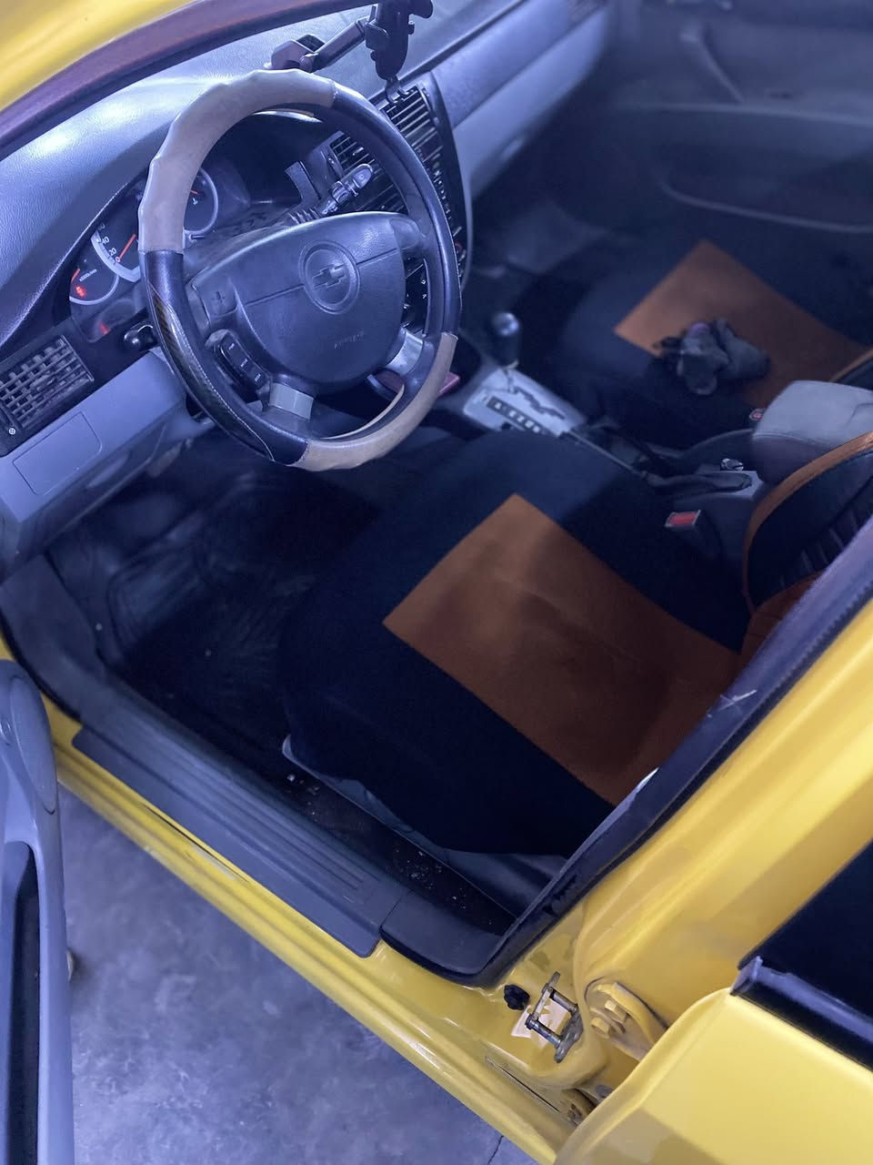 السلام عليكم شوفرليت اوبترا موديل 2012 رقم بغداد انكليزي  شرط تحويل مكينه وكير بشرط فول اوتماتيك صدر أمامي وخلفي جديد تخم تايرات جدد  تحكم ستيرن تبريد تدفئه شغال سياره جديده واحله من الصور l للبيع فقط السعر 72وبيهه مجال بسيط
العنوان بغداد الحبيبية 
رقم الهاتف ***********
