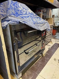 فرن بيتزا • طابقين • داخل حجر