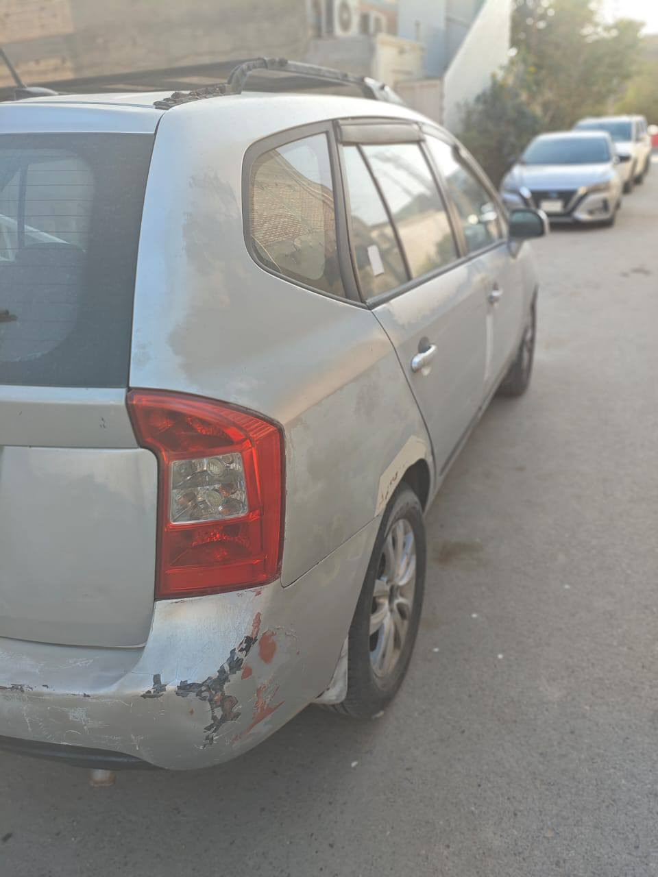 كيا روندو ستيشن ٢٠٠٩ وارد امريكي محركها ٢٥٠٠ ضربتها ب الجاملغ الامامي الايسر وبعد ما نعرف وين ب الضبط لان السياره صارها هواي عدنه والوالد ناسي وما مسوين سونار عنوانها ذي قار /حي اور ورقمي‏‪***********‬‏ الي يردها يراسلني واتس او يتصل ع الرقم... انه مكلف ب النشر الي يرديها يراسل الرقم اول يتصل بيه
