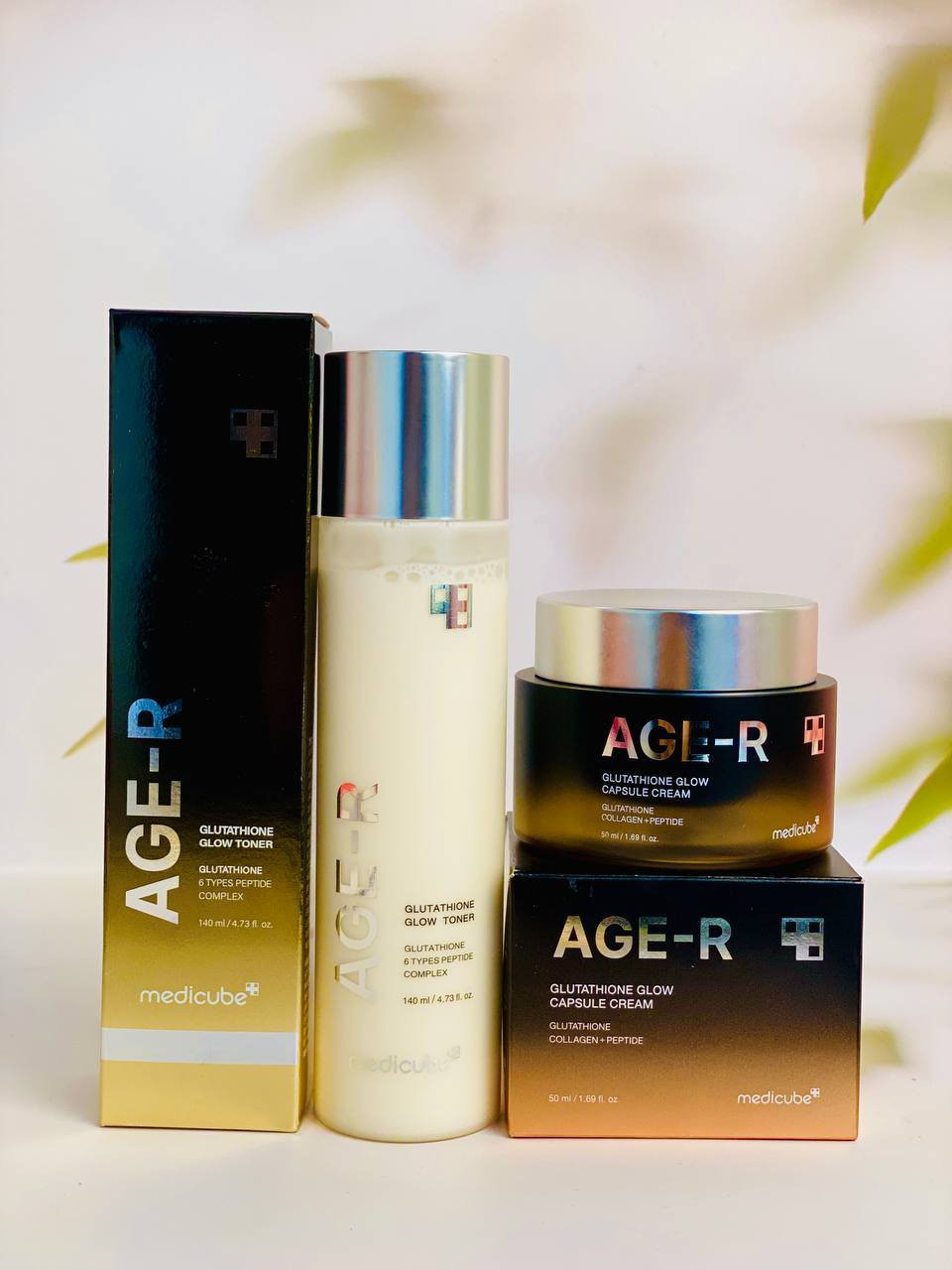 مجموعة AGE-R من Medicube الغنية بـ الجلوتاثيون والبيبتايد، الحل المثالي لبشرة ناعمة ومشرقة مثل بشرة الكوريات 🌸

💛 المجموعة تتكوّن من:
✔️ تونر AGE-R Glutathione Glow
✔️ كريم AGE-R Glutathione Capsule Cream

الفوائد:
🌟 يساعد على تفتيح البشرة وتوحيد لونها
🌟 يمنح البشرة إشراقة صحية ولمعة طبيعية
🌟 يرطب البشرة بعمق ويجعلها ناعمة ومشدودة
🌟 يقلل من مظهر التعب والبهتان

✨ تركيبة متطورة بالجلوتاثيون و6 أنواع من البيبتايد لتغذية البشرة وتعزيز نضارتها 

سعر العرض 25 الف والتوصيل مجاني


**إذا كنت صاحب هذا الإعلان وتريد حذفه لأي سبب، رجاءا أرسل رسالة إلى الدعم الفني**