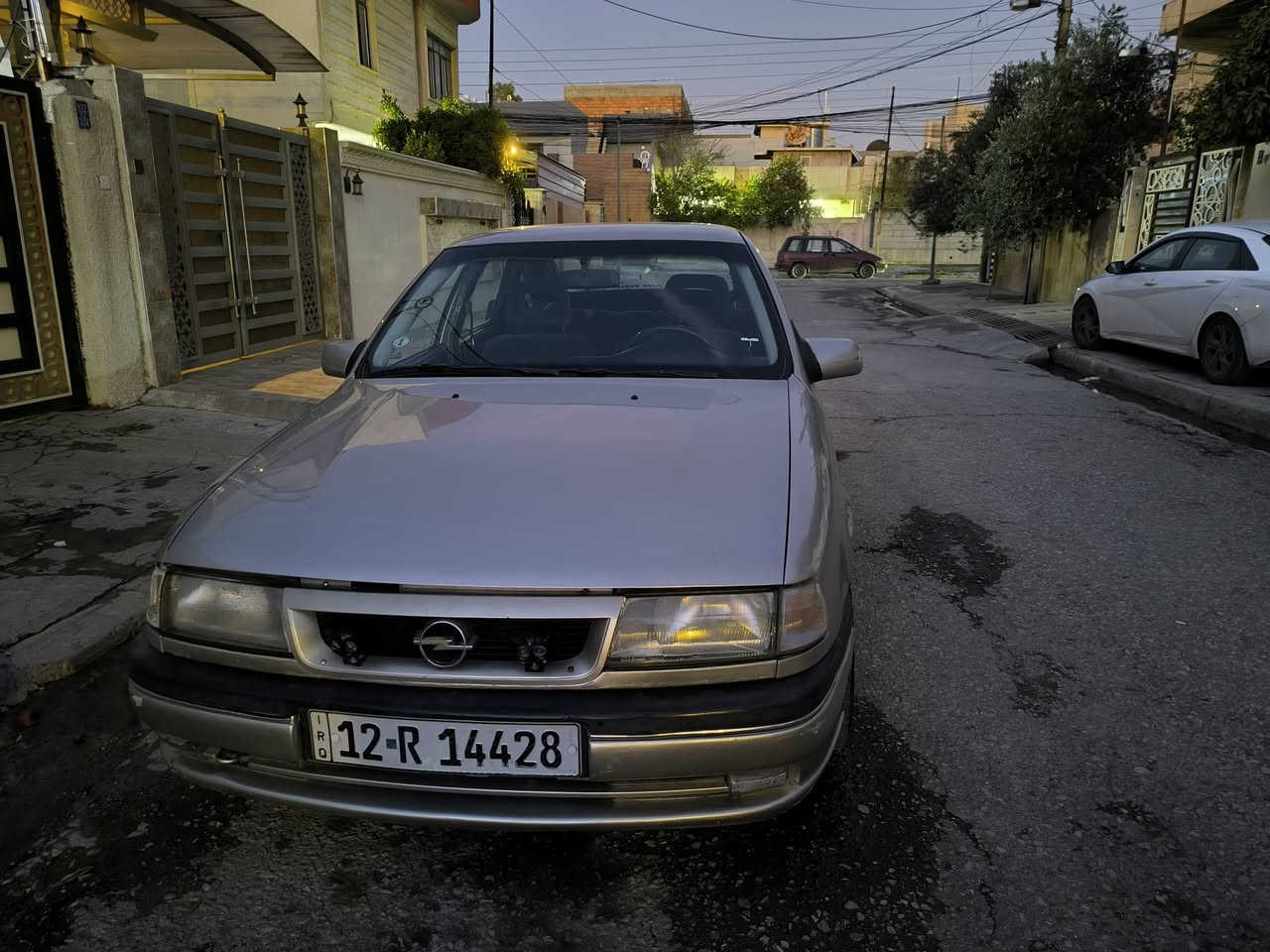 أوبل فيكترا موديل 1994
رقم نينوى الدولي مسطره شرط التحويل 
حجم 20شرط 
مطوزه حزام جماليه 
طخم ويل كب نجمه أصلي 
منضومه بريك4دسك
مضلات كهرب 
جامات أماميه كهرب 
كابون ورقي متوقف 
عنواني الموصل 
رقم الهاتف***********
***********
السعر42$
وبيها مجال للشراي فقط
