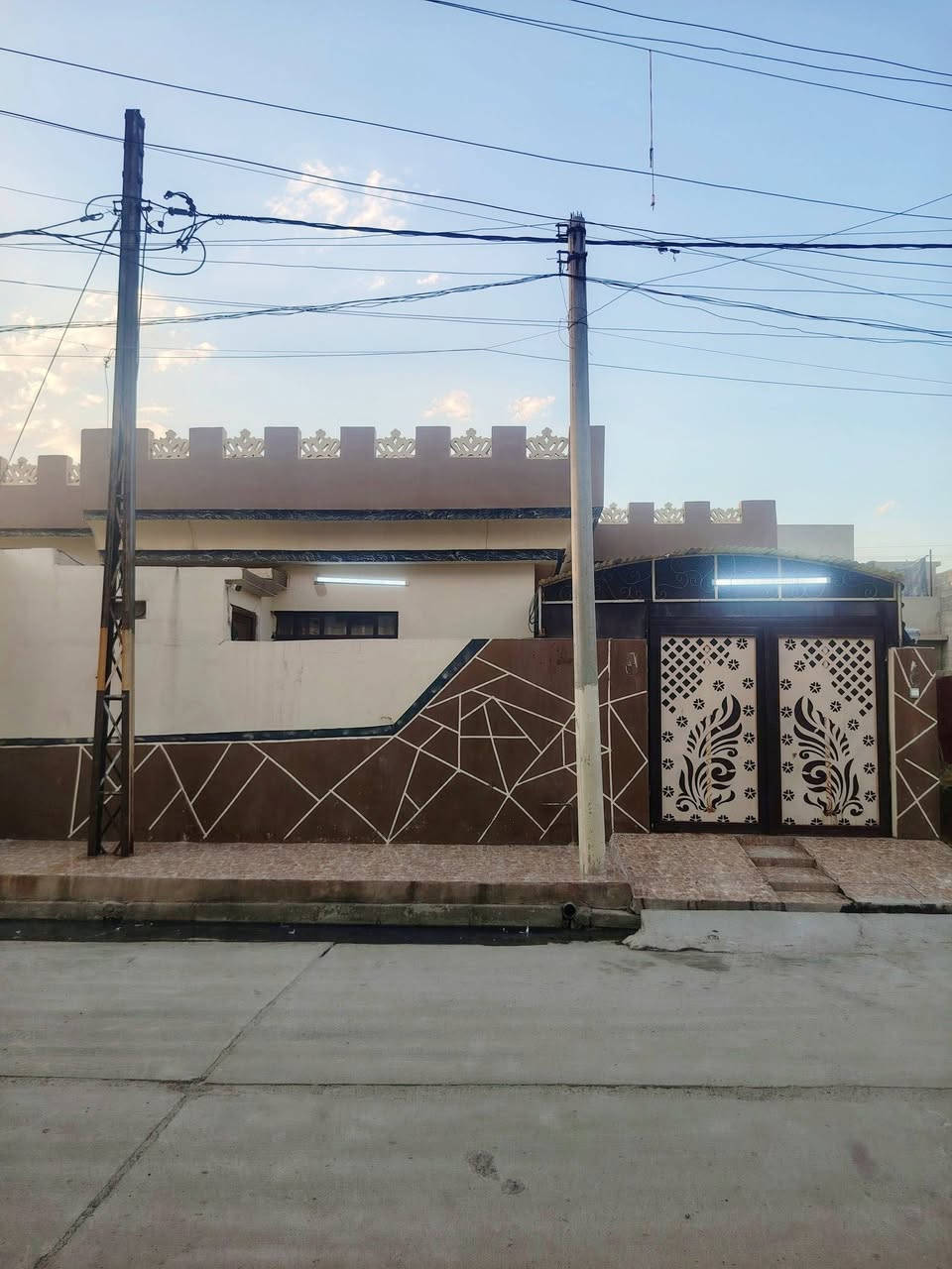 🏢 بيت للبيع موصل حي الانتصار
📒 شارع 60 خلف مول تبارك 
👈مساحه 163 متر بيت ركن 🏠
👈 فول فول🏠 🏠🏠🏠🏠
🏙️ الدار متكون من استقبال  غرفتين ومطبخ وصحيات  
🏙️ سند طابو الزهور شرط التحويل ملك صرف 📒
📧 خدمات كامله 🛣️🛣️
🏙️ الاستفسار مكتب 🏢 ابو صفوان العقار السعر الاتصال على ارقام👉👉 التاليه✅✅✅✅✅✅✅✅ 
*********** وتساب☎️ 
*********** وتساب☎️

