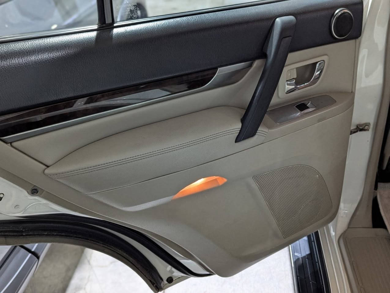 بسم الله رحمن رحيم
سلام عليكم 

الباجيرو

موديل:2010

مواصفات:حبتور فول (امبليفاير) 

ماشية:108000كم حقيقي دعامية إلى دعامية بشرط گير و مكينة بشرط

صبغ:بدون صبغ و بدون ضربة حتى السبير ما نزلت

لون:ابيض حليبي

مكينة:3.8  

سعر: قم بإجراء مكالمة هاتفية إذا كنت عميلاً.

عنوان:سليمانية

رقم تليفون: ***********
