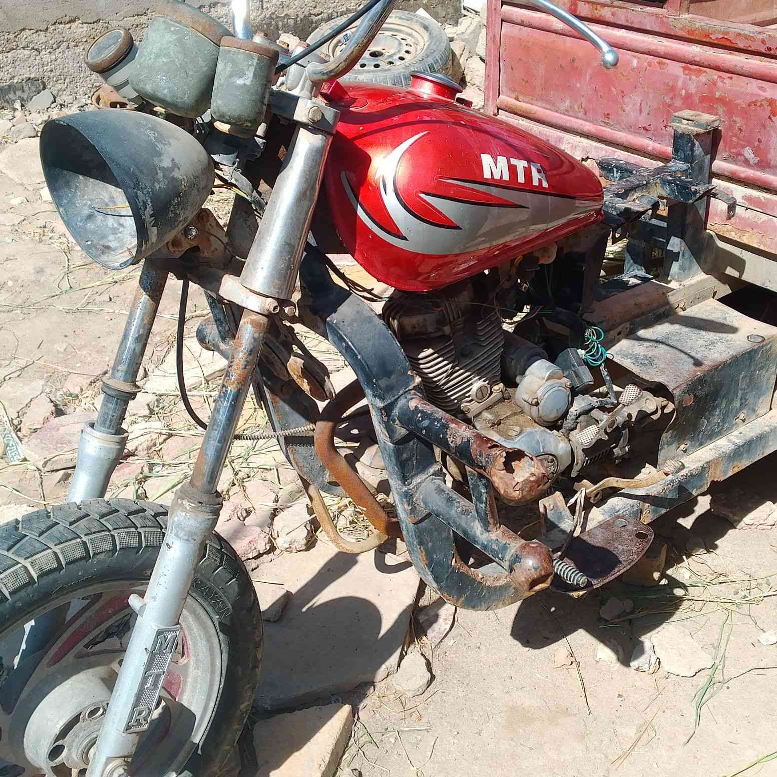 سلام عليكم ستوته للبيع مكينه شغاله اكسن جمره شاصي بس من جه وحده بي لحيم بدي نضيف تانكي نضيف ستوته عوزه شي بصيط موديل 2008مكان رميثه شراي يتصل عله رقم ***********والخاص مفتوح.
