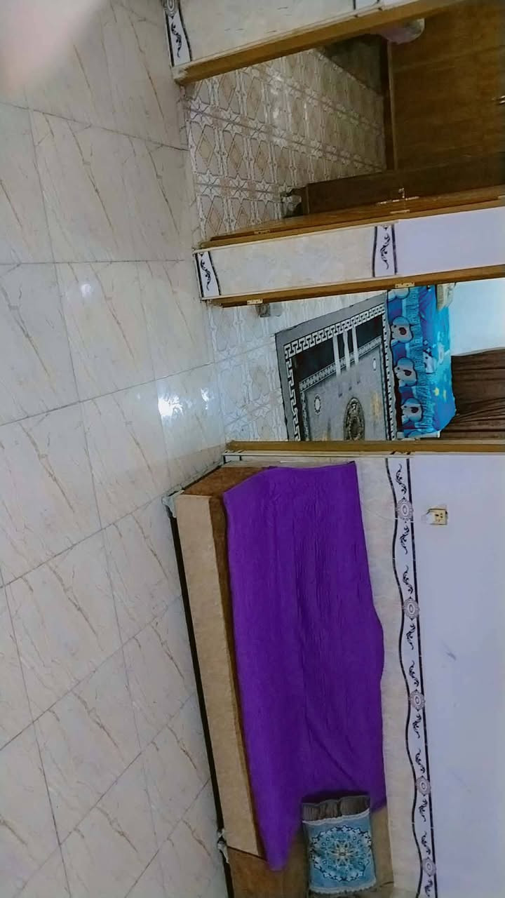 السلام عليكم
دار للبيع 
المساحه ١٨٠ متر 
بناء بلوك عكاده بناء حديث
يحتوي على غرفتين نوم وصاله ومطبخ وصحيات داخلية وخارجية وبراني
سطح شتايكر 
الموقع خلف جامعه السماوة البوحسين 
للاستفسار الاتصال على الرقم ***********

