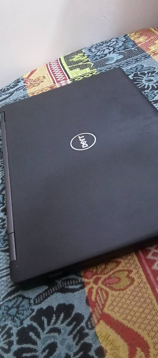 💻 لابتوب عملي وأنيق مناسب للدراسة، الشغل، والتصفح اليومي.
💻 للبيع: لاب توب Dell Latitude 5580 (إصدار الأداء العالي)
​جهاز عملي وقوي من فئة الـ Business Class المعروفة بتحملها وأدائها المستقر. إليكم كامل التفاصيل الفنية:
​🚀 الأداء والمعالج
​المعالج (CPU): Intel® Core™ i5-7440HQ بسرعة 2.80 جيجاهرتز.
​ملاحظة: هذا المعالج فئة HQ (أداء عالٍ) وليس الفئة الاقتصادية العادية.
​الذاكرة العشوائية (RAM): بسعة 8 جيجابايت.
​🖥️ النظام والبرمجيات
​نظام التشغيل: Windows 10 Pro (أصلي).
​نوع النظام: 64-bit.
​وضع الـ BIOS: يعمل بنظام UEFI الحديث.
​🛠️ المواصفات الإضافية
​الموديل: Dell Latitude 5580.
​اللوحة الأم: Dell الأصلي.
​حالة النظام: مستقر ويدعم التشفير والأمان المتقدم.
​💡 يتميز هذا الجهاز بتصميمه المتين المخصص للاستخدام الشاق، وهو مثالي للمهندسين، المبرمجين، أو الطلاب الذين يبحثون عن أداء ثابت.تصميم متين وجودة تصنيع عالية من Dell 💪
✅ شاشة واضحة ومريحة للعين
✅ كيبورد احترافي مريح في الكتابة
✅ منافذ متعددة (USB – VGA – LAN – HDMI)
✅ أداء مستقر وسريع للاستخدام اليومي
✅ حالة ممتازة ونظيف جداً
🎯 مثالي للطلاب، الموظفين، وأصحاب الأعمال
📍 جاهز للاستلام
💰 السعر مناسب وقابل للنقاش 450 الف ***********
