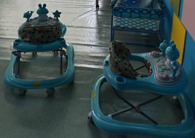 السلام عليكم العاب اطفال مستعملة شبه الجديد الموقع الحلة شارع 80 بتجاه كربلاء قرب  فرن الصمون شارع المطبات 
***********
