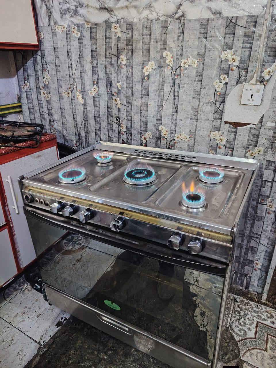 السلام عليكم ورشه تصليح كافه انواع الطباخات صيانه موقعيه الاتصال على رقم الهاتف***********
