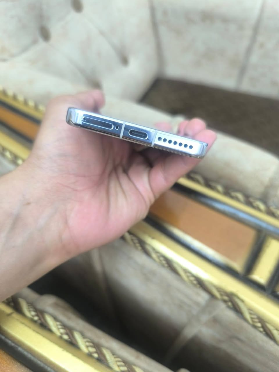 Mi 15
الرام 12 
الذاكرة 256 
نسخه صينيه 
السعر 600 بدون ملحقات او مراوس 
نضافه 100 بل 100 
الرقم ***********
