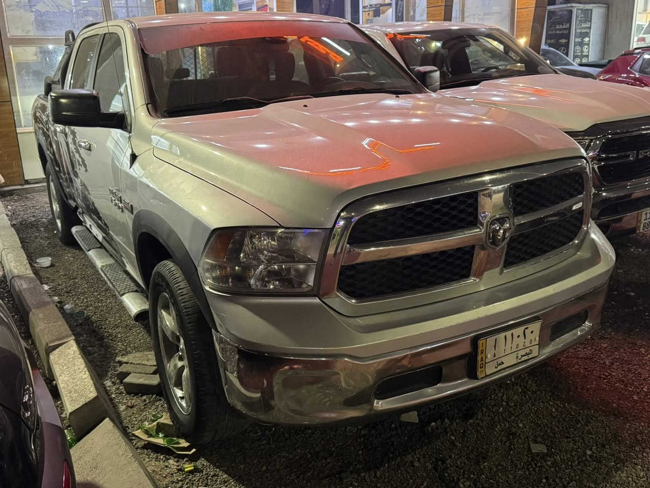 سلام عليكم البيع رام موديل 2017كفالة عامة سيارة جهازة ما بيها اي نقص باب طويل بدي وسط سيارة جهازة دينار ما تصرف عليها كفالة بيها فقط شبر بارد بلجاملغ خلفي تحويل مابشر محرك5700فور ويل السعر 188بسعر مناسب خوان كفالة 
رقمي ***********مكاني البصرة
