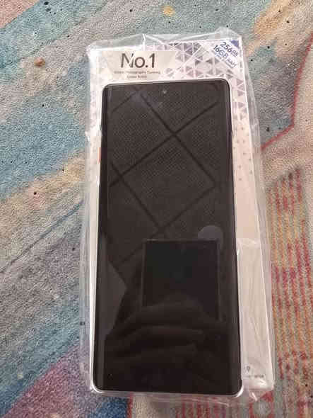 تلفون.  camon 40 pro 5g جديد مستخدم اسبوع فقط كامل ملحقات السعر 300 وبيه مجال قليل ما تشتري لا تكسر بسعر *********** المجر الكعبي
