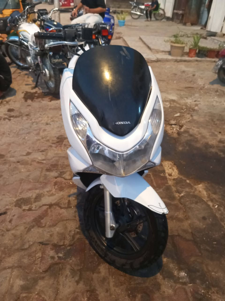 السلام عليكم
PCX

/جيل اول موديل 2016محرك 125

ياباني JF حساس ازدحام ستانه حساس 

زوج تايرات جدد بنزات ودسكات جدد

كهربائيات كله شغاله مكينه اذا مفتوح بيه برغي تاخذها بلاش كفرها بلادي 

السعر واحد و350 وبيه مجال 

مكاني مسيب سدة الهنديه 

***********
