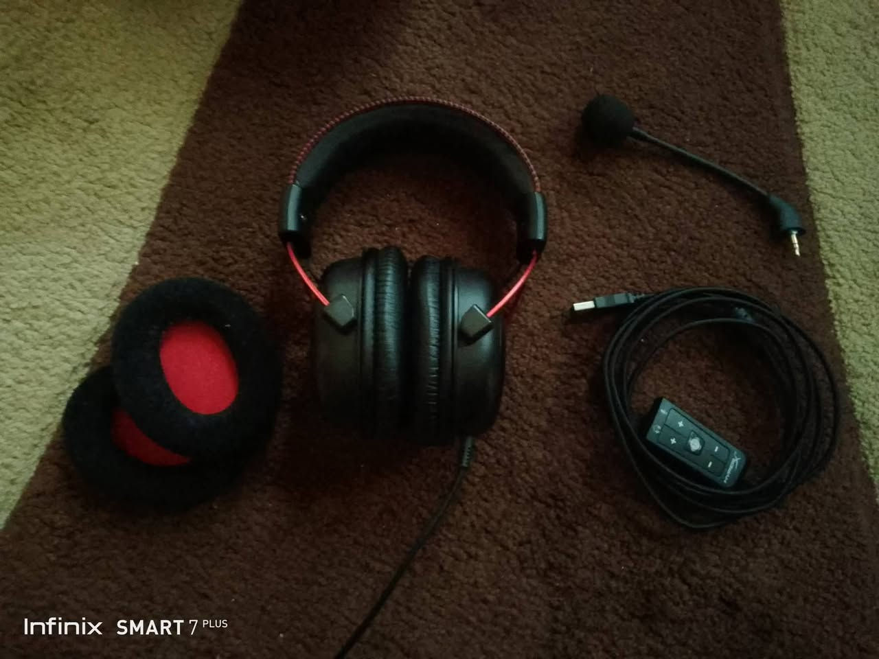 سماعة hyper x كلاود II 2 
اوبن بوكس استعمال شهر 
النظافة 100% 
الملحقات كاملة وبدون نقص وهي وكارتونها الاصلي 
السعر 75


**إذا كنت صاحب هذا الإعلان وتريد حذفه لأي سبب، رجاءا أرسل رسالة إلى الدعم الفني**